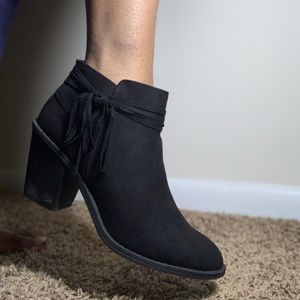 Cute Black Bootie - size 9.5